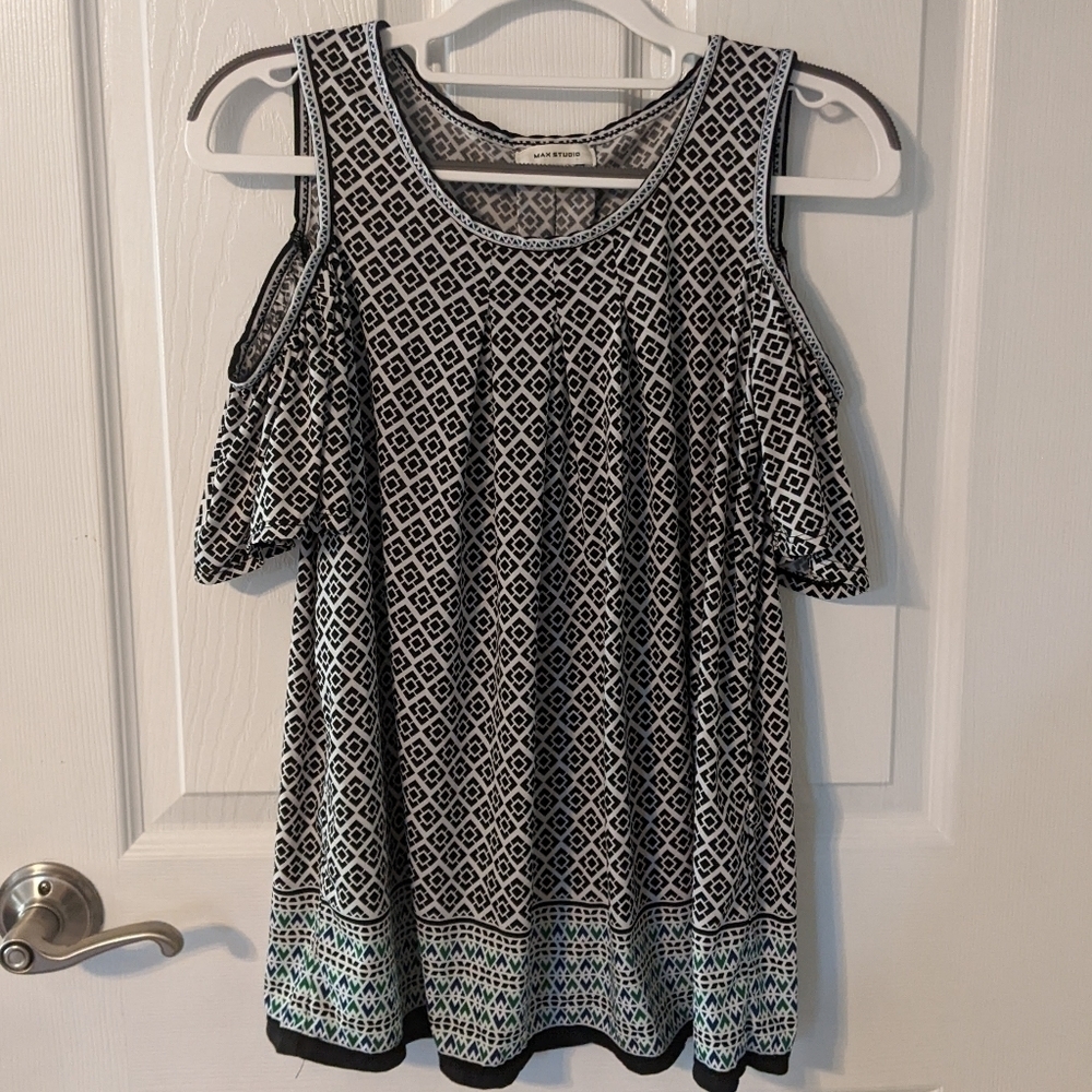 Like-New Max Studio Flowy Cold Shoulder Scoop‎ Neck Patterned Top Size Small